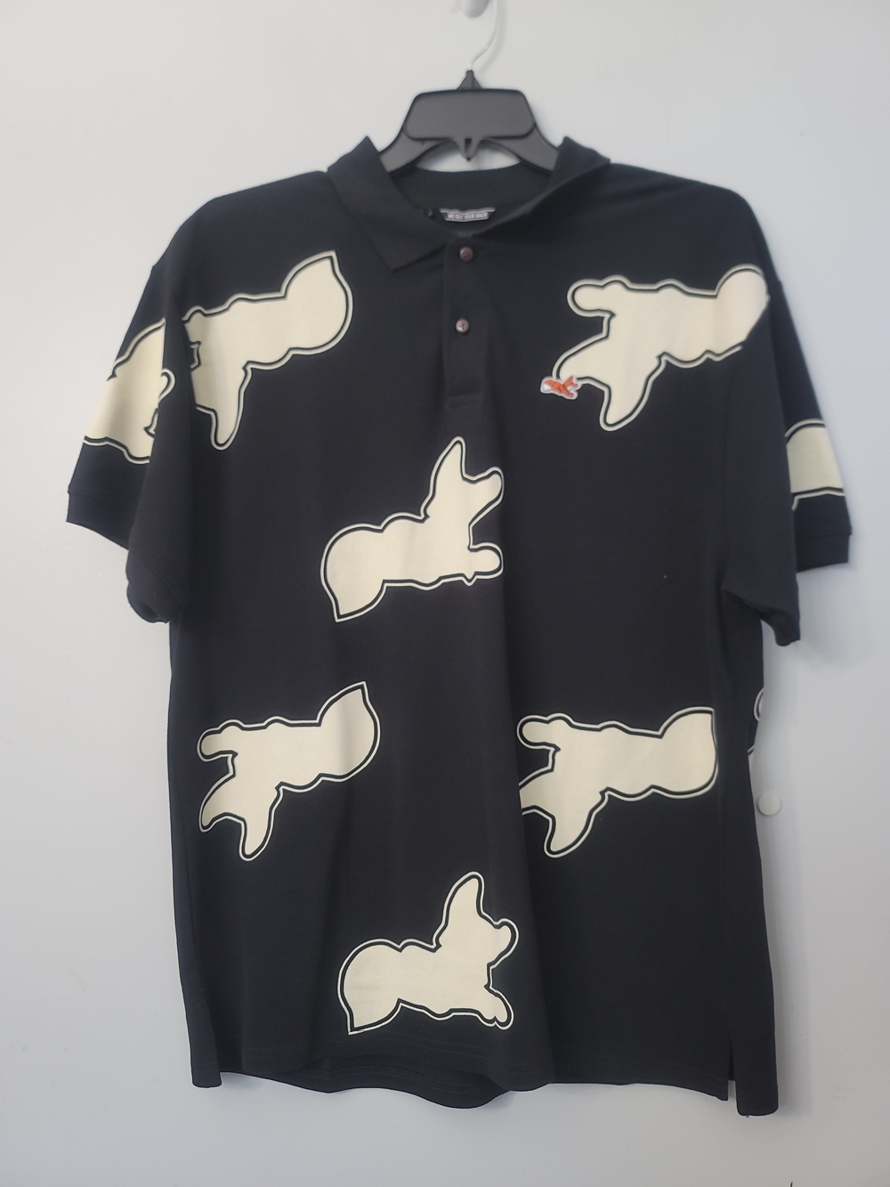 AKOO Men's

Snobby Short Sleeve Polo

Black Polo Shirt with Cream Graphic Motifs